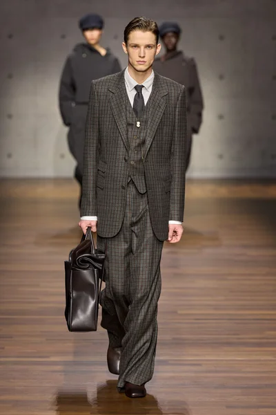 Look 57